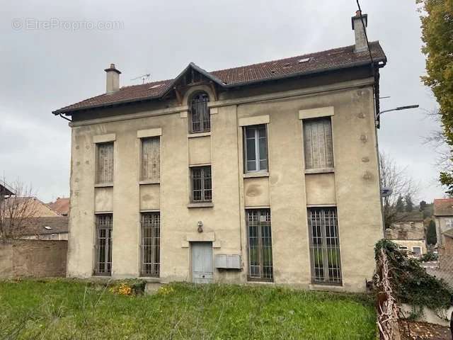 Appartement à LA CLAYETTE