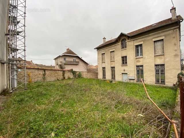 Appartement à LA CLAYETTE