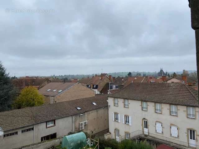 Appartement à LA CLAYETTE