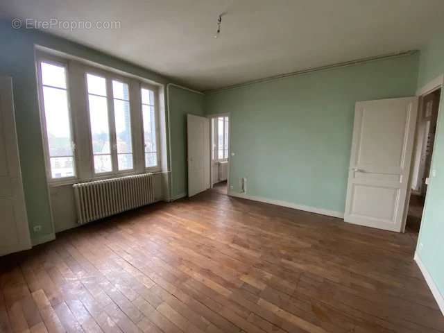 Appartement à LA CLAYETTE