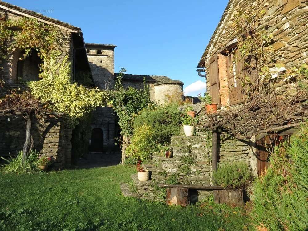 Maison à SAINT-GERMAIN-DE-CALBERTE