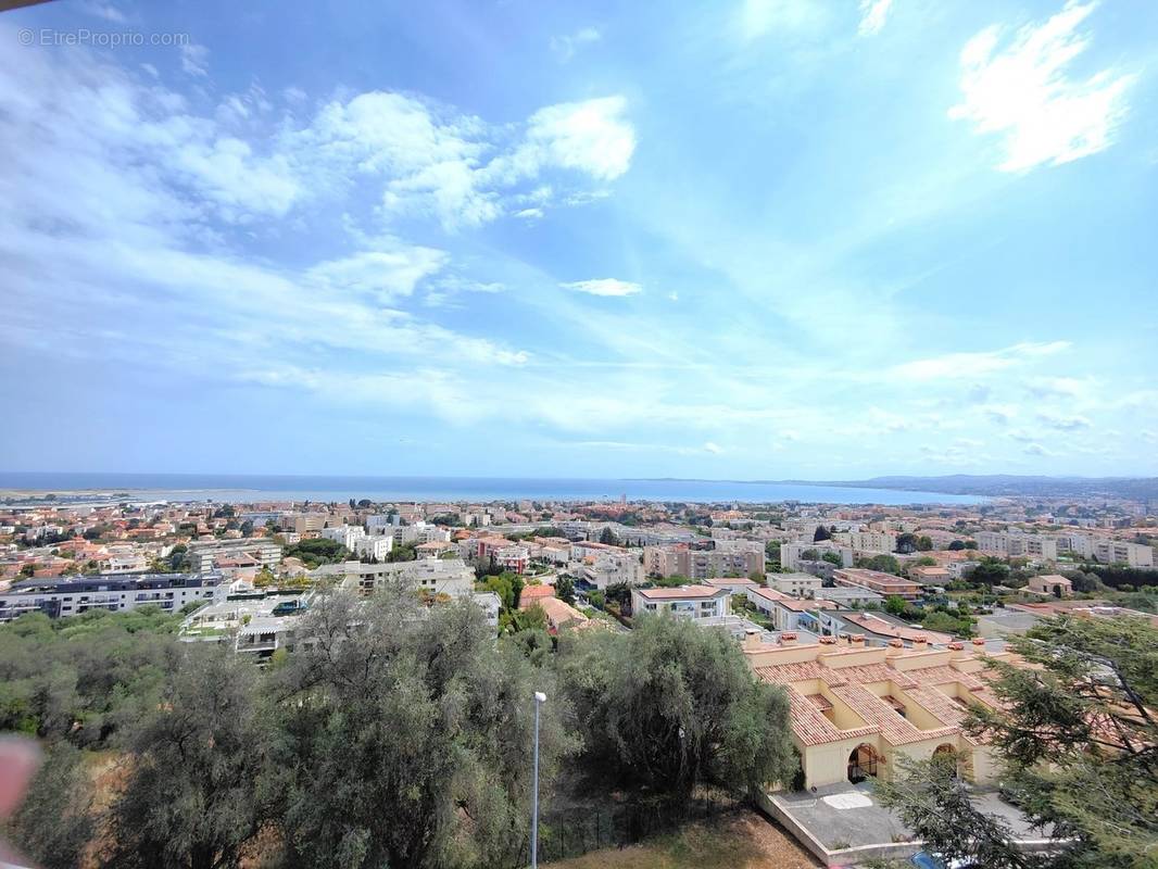 Appartement à SAINT-LAURENT-DU-VAR