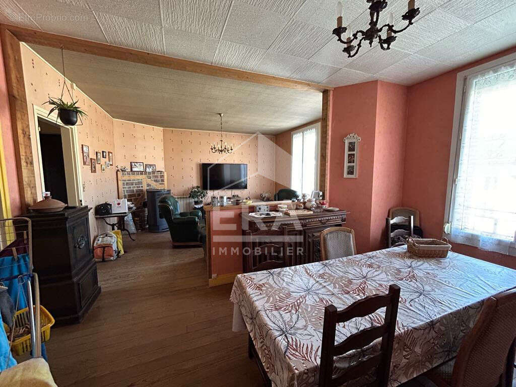 Appartement à LA FERE