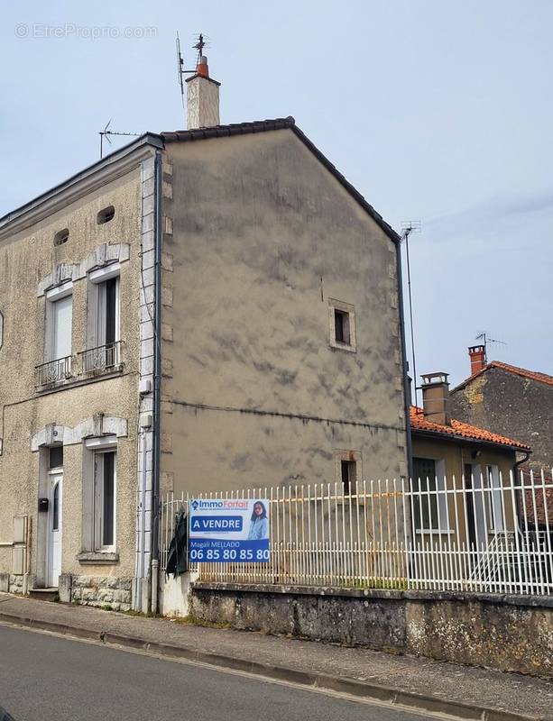 Maison à RUFFEC