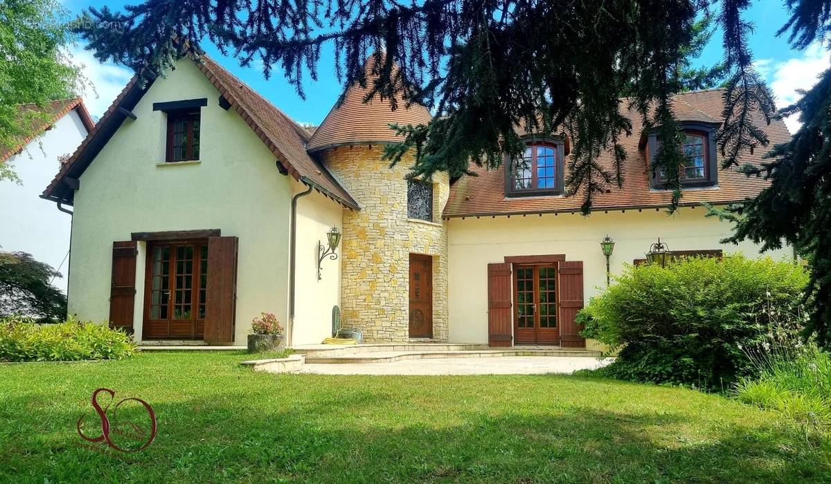 Maison à SAINT-REMY-L&#039;HONORE