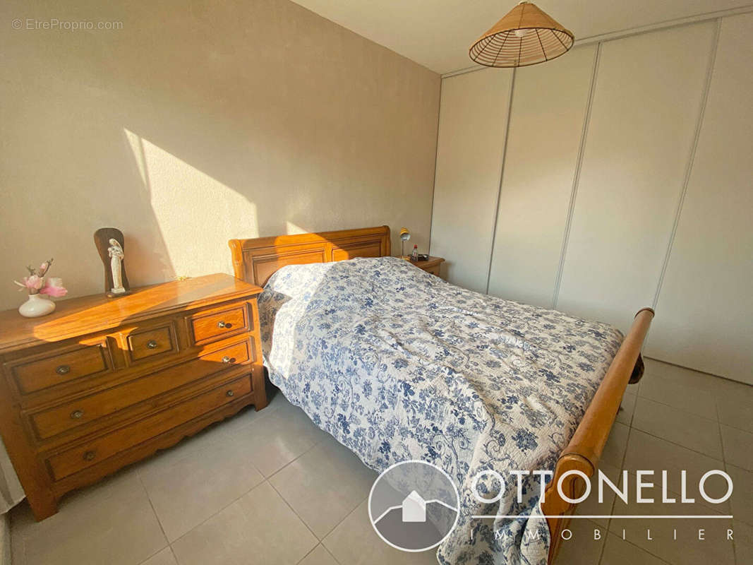 Appartement à ROQUEBRUNE-SUR-ARGENS