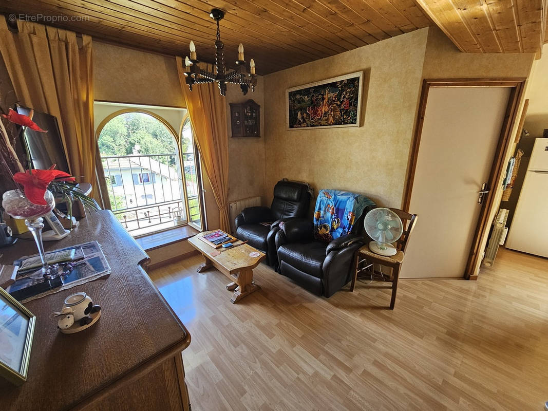 Appartement à SAINT-LUPICIN