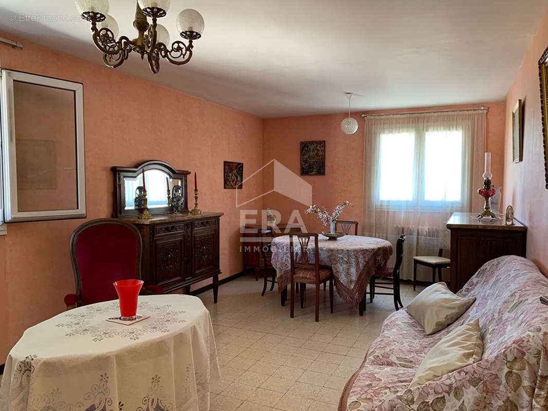 Appartement à MARSEILLE-5E