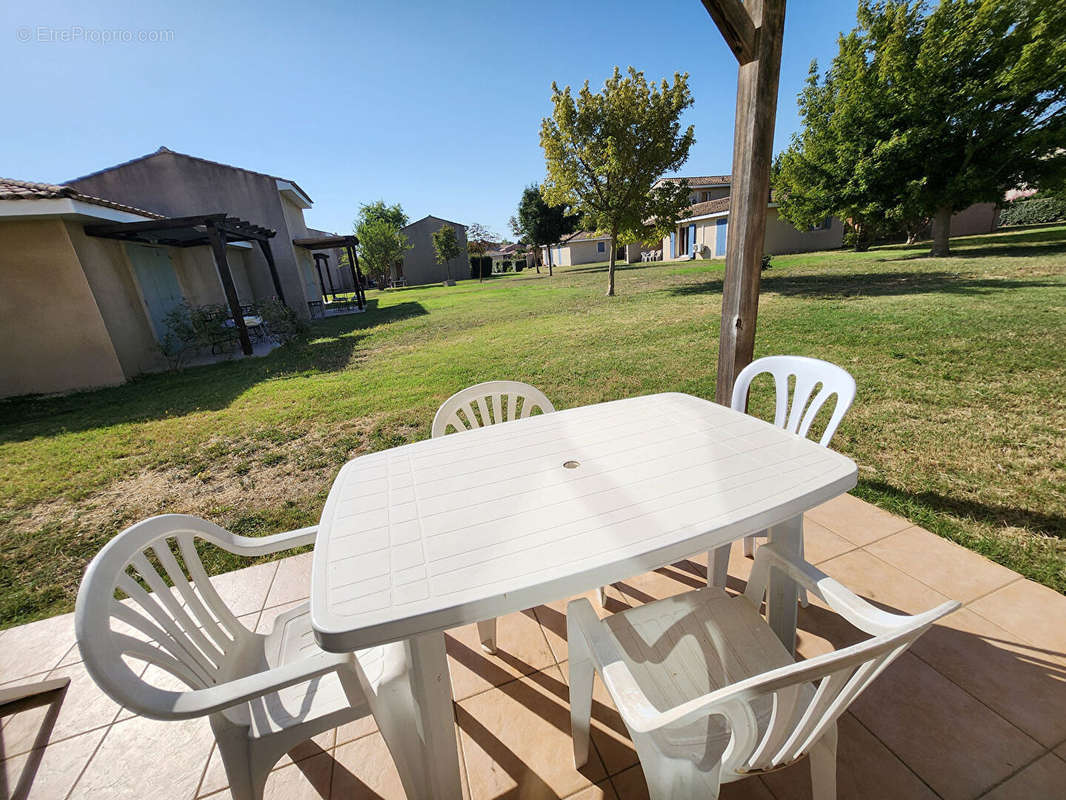 Appartement à SAINT-SATURNIN-LES-AVIGNON