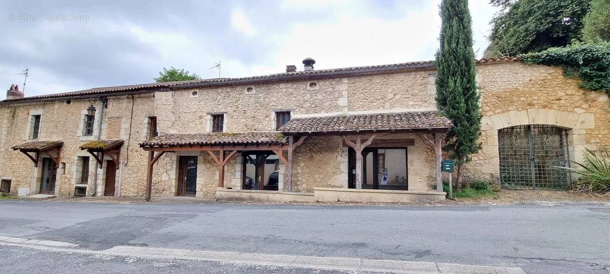 Maison à SAINT-GEORGES-DE-MONTCLARD