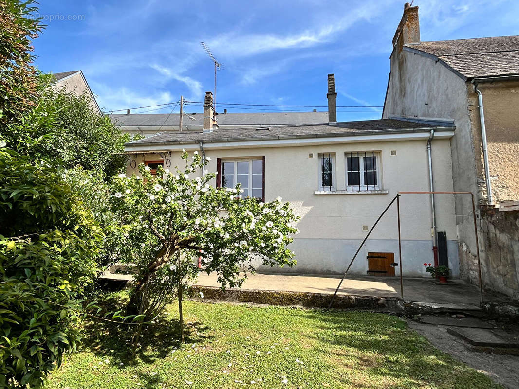 Maison à LA GUERCHE-SUR-L&#039;AUBOIS