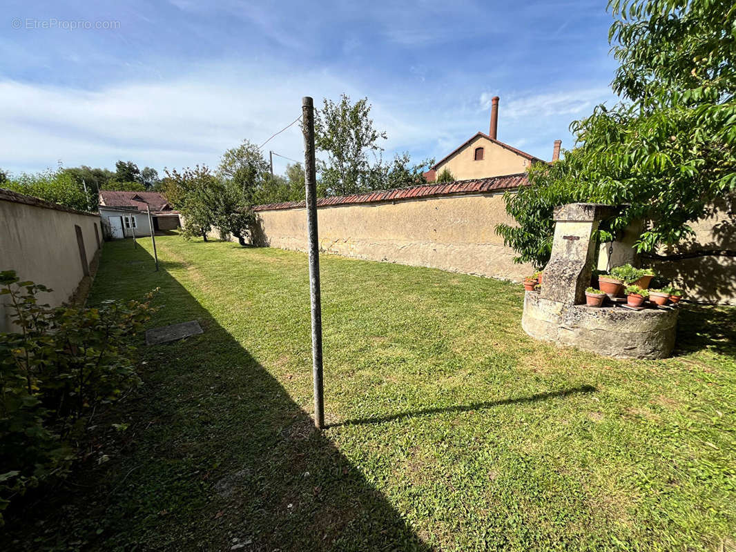 Maison à LA GUERCHE-SUR-L&#039;AUBOIS