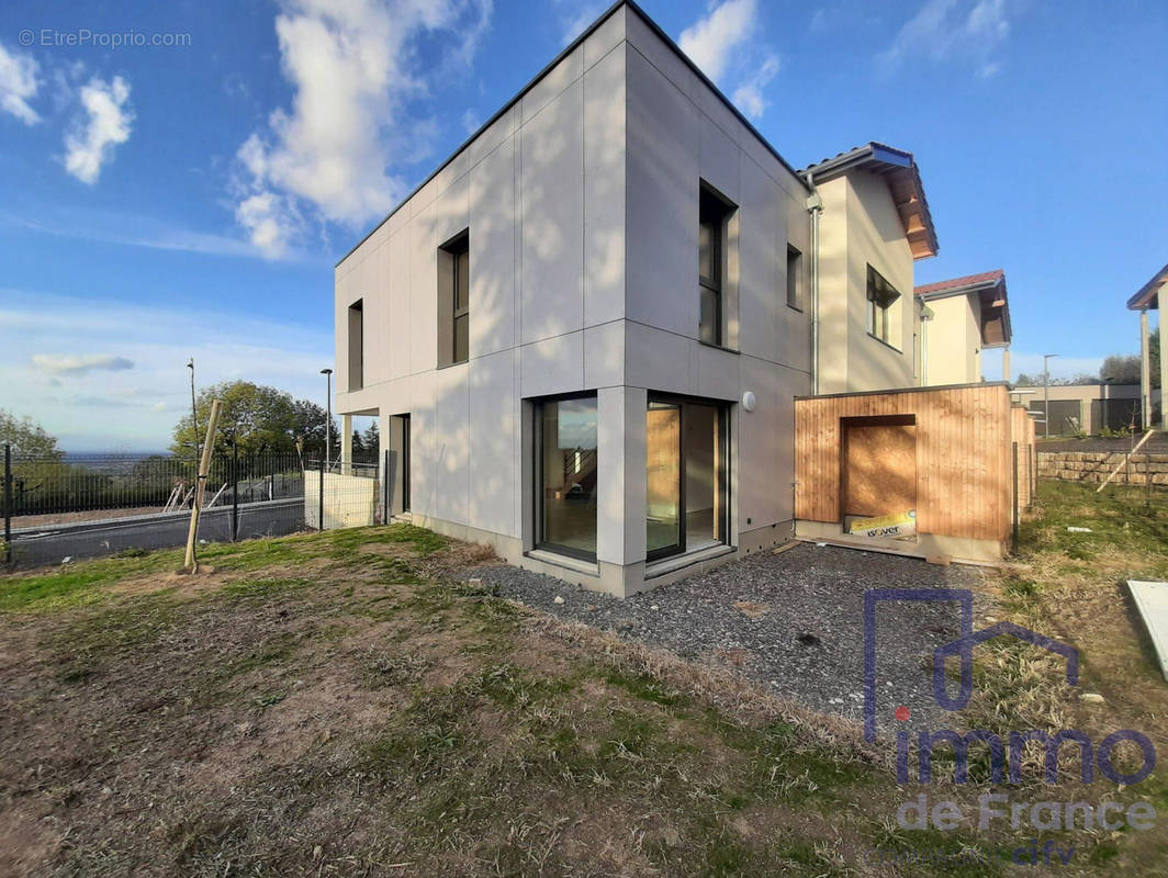 Appartement à SAINT-BONNET-LES-OULES