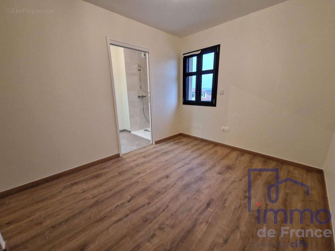 Appartement à VEAUCHE