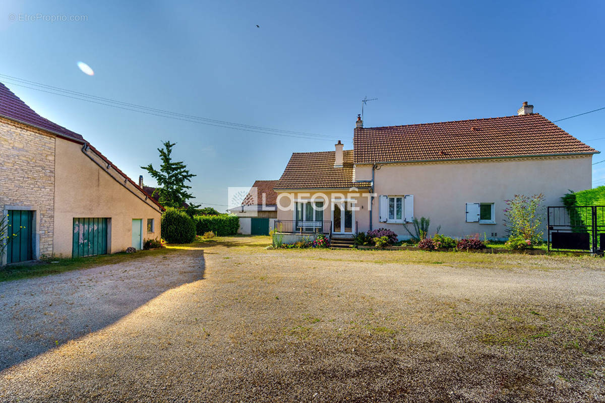 Maison à AUBIGNY-EN-PLAINE