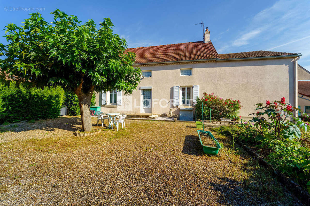 Maison à BESSEY-LES-CITEAUX