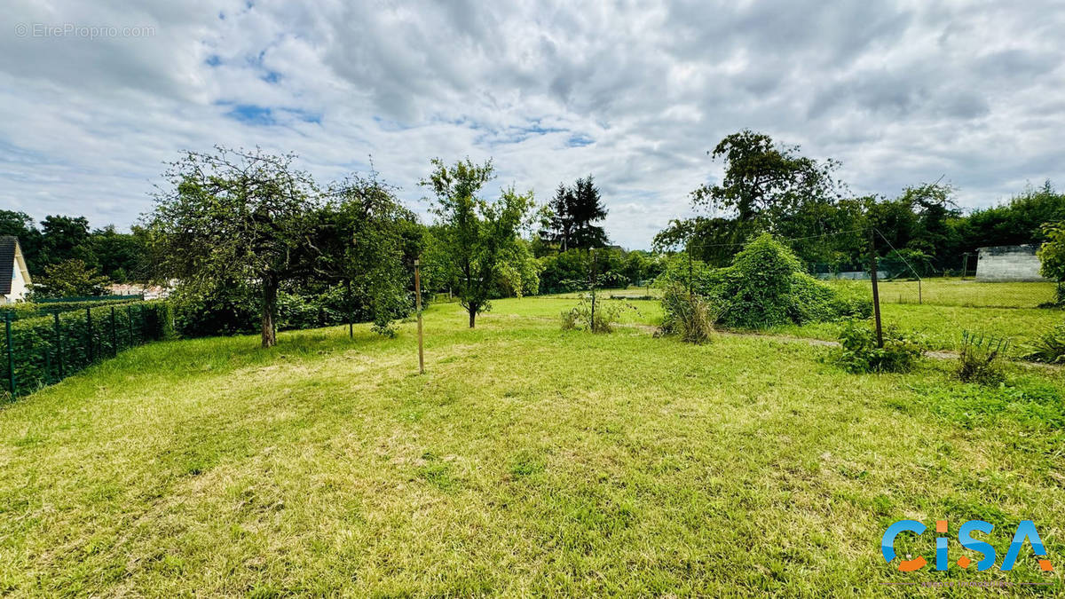 Terrain à SAINT-LEU-D&#039;ESSERENT