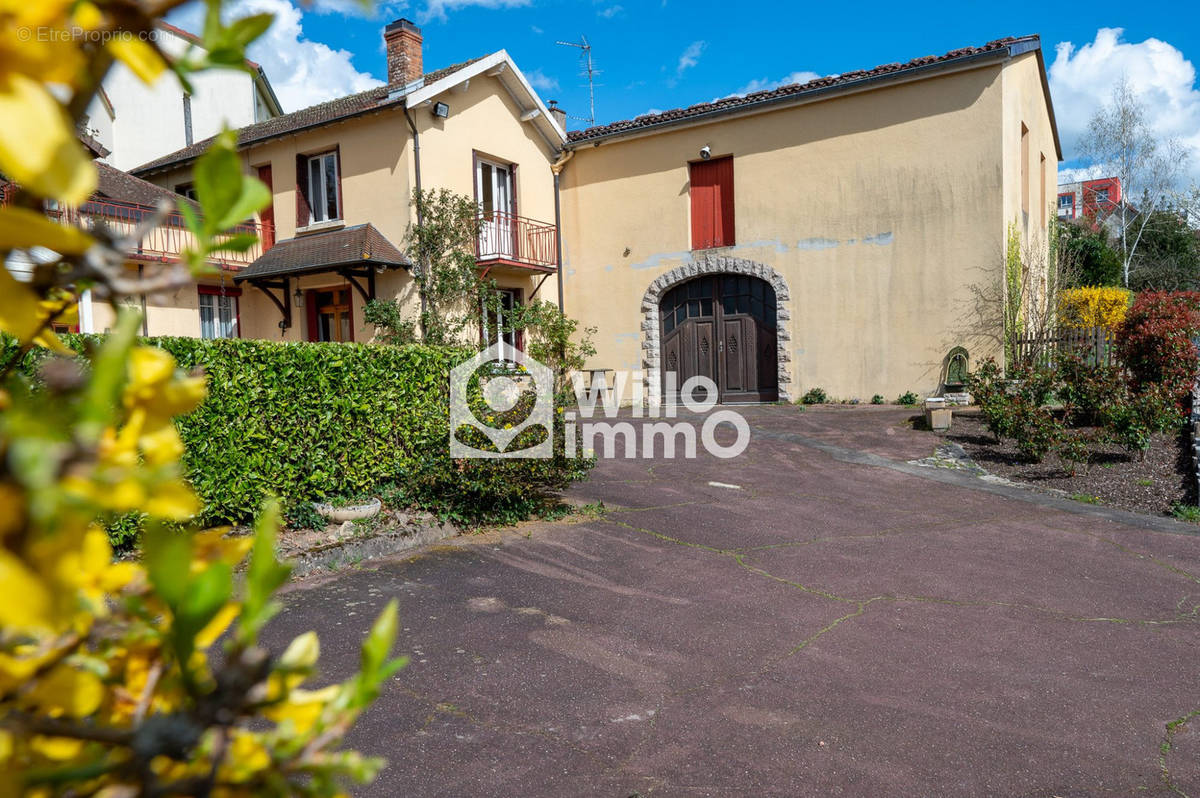 Maison à LA CLAYETTE