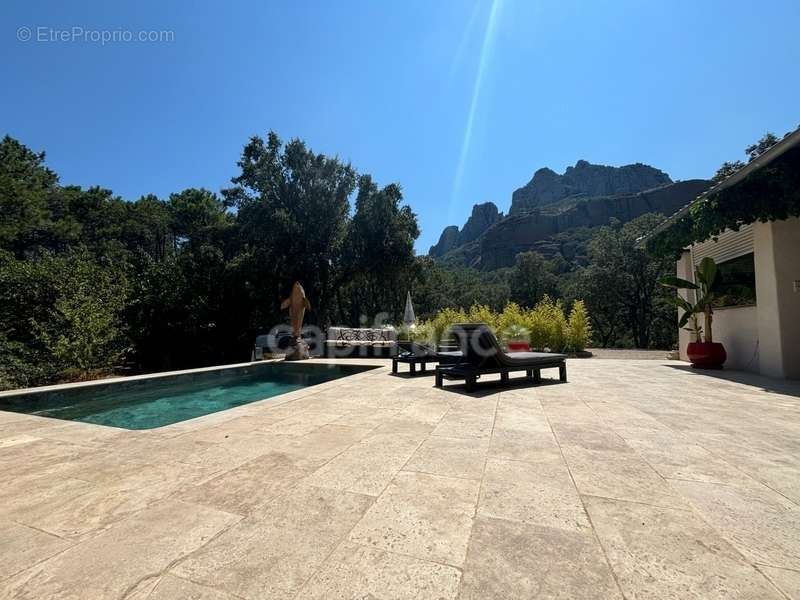 Maison à ROQUEBRUNE-SUR-ARGENS