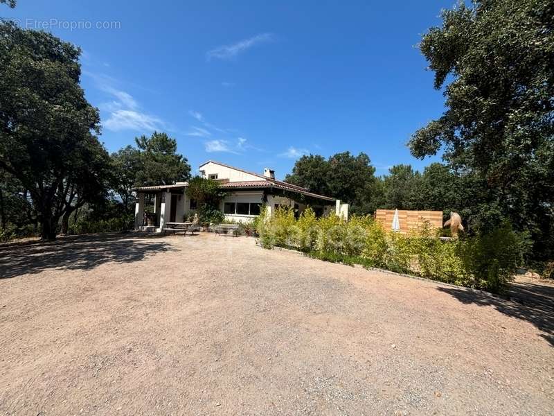 Maison à ROQUEBRUNE-SUR-ARGENS