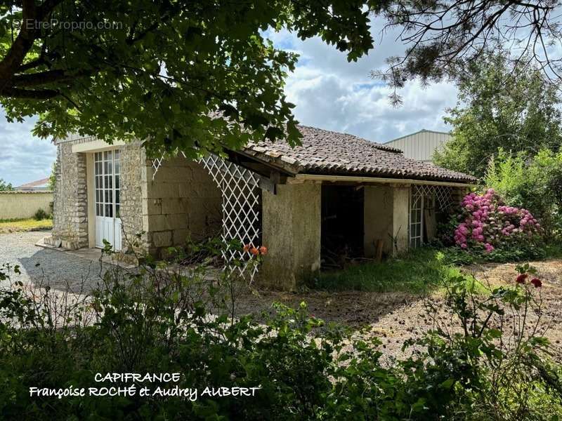 Maison à SAINT-GEORGES-DES-COTEAUX