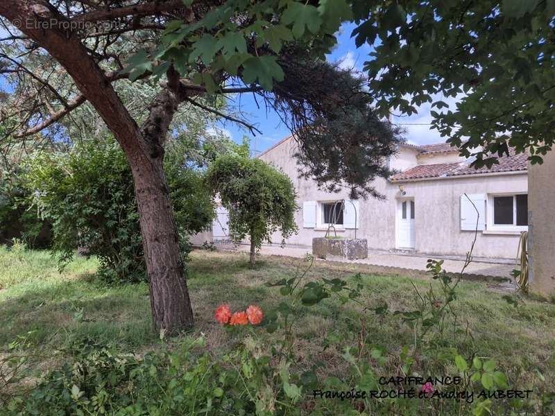 Maison à SAINT-GEORGES-DES-COTEAUX