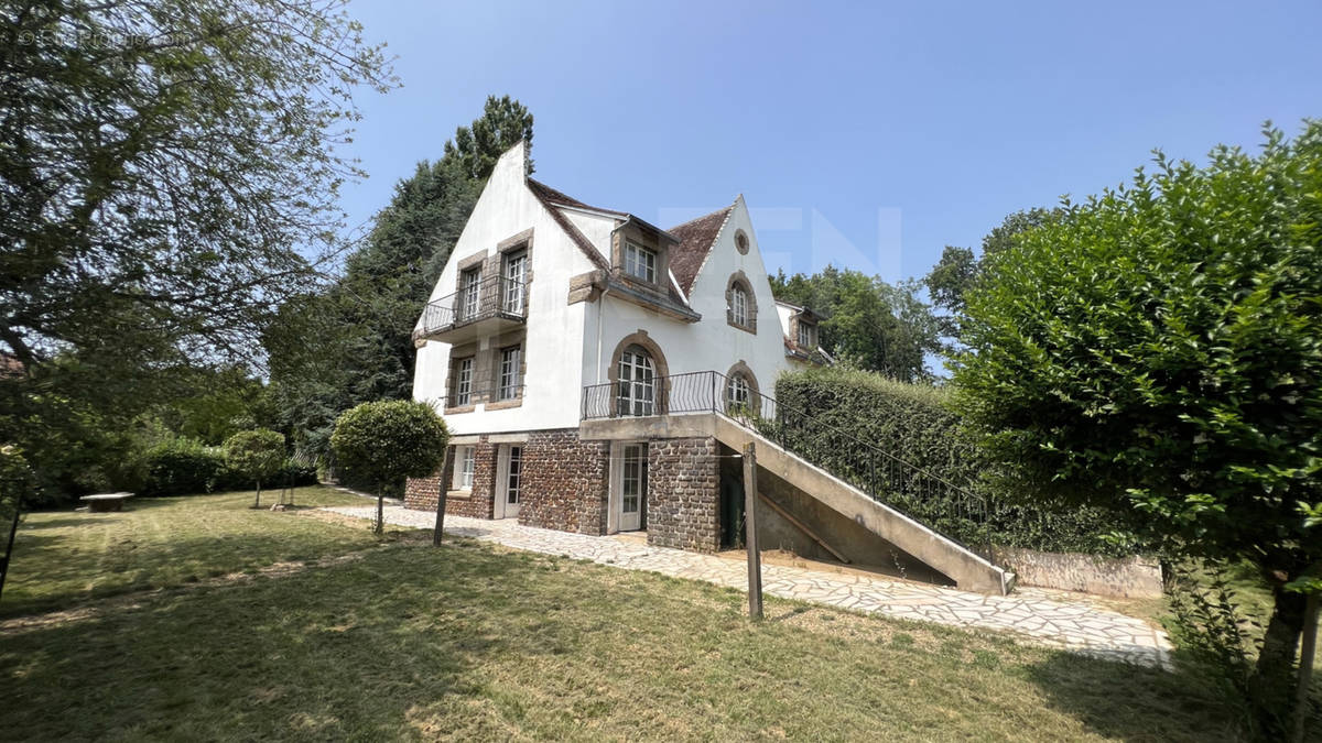 Maison à SAINT-SAUVEUR-EN-PUISAYE