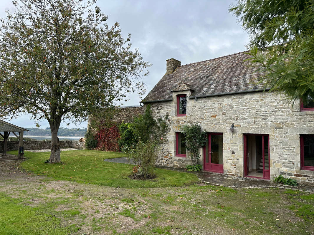 Maison à MATIGNON