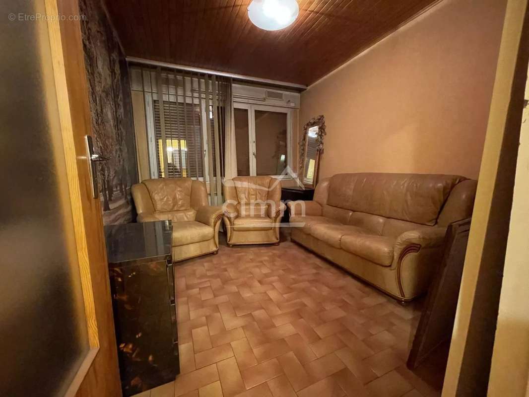 Appartement à LARAGNE-MONTEGLIN