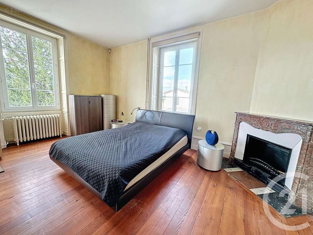 Appartement à GENAY