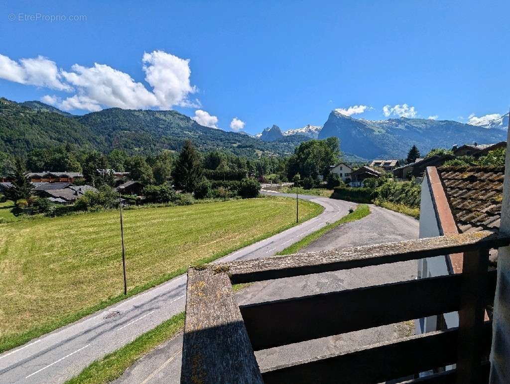 Appartement à MORILLON