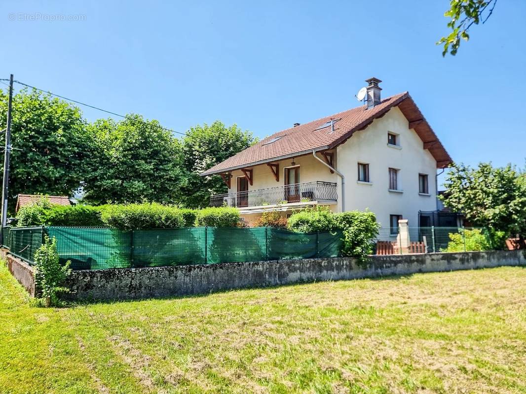 Maison à ENTRE-DEUX-GUIERS