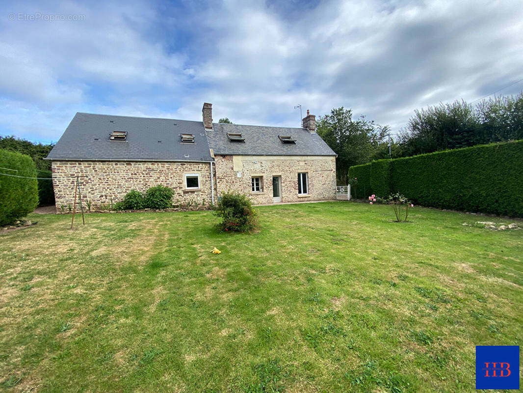 Maison à SAINT-MARTIN-DES-BESACES