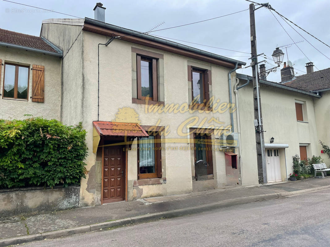 Maison à CONFLANS-SUR-LANTERNE