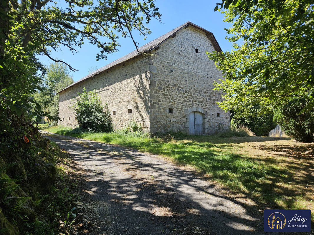 Maison à MAUSSAC