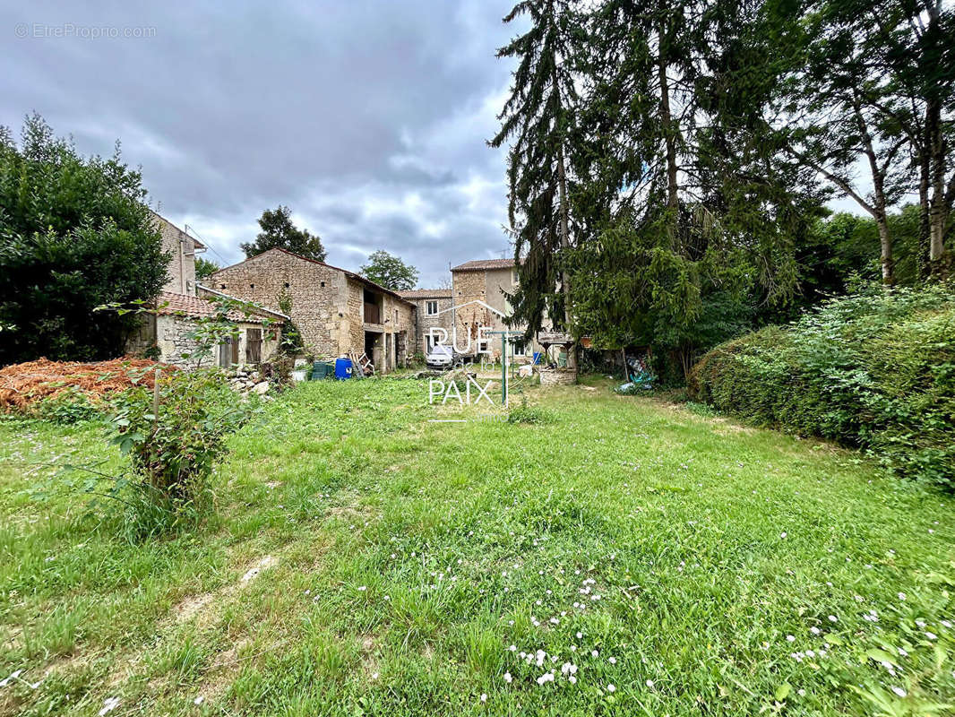 Maison à LA CRECHE