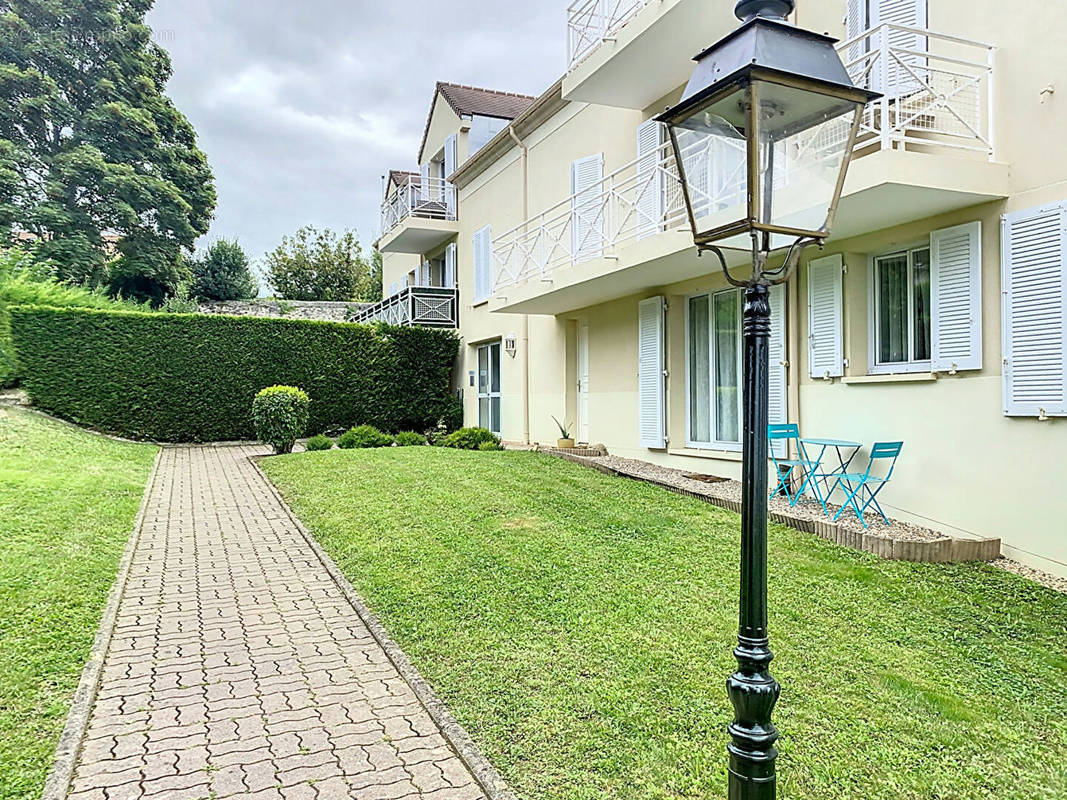 Appartement à LE COUDRAY-MONTCEAUX