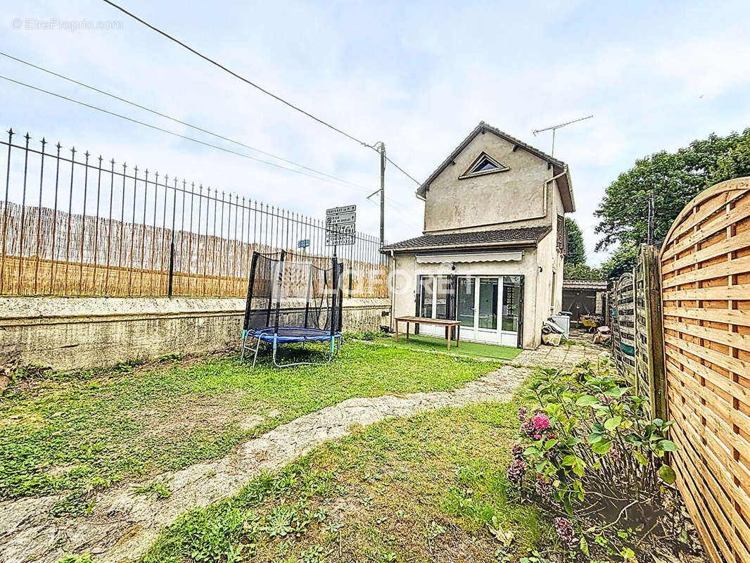 Maison à MAREIL-EN-FRANCE