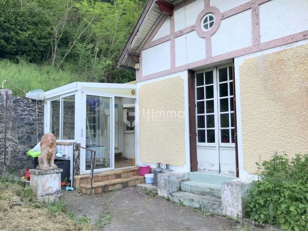 Maison à PIERRE-BUFFIERE