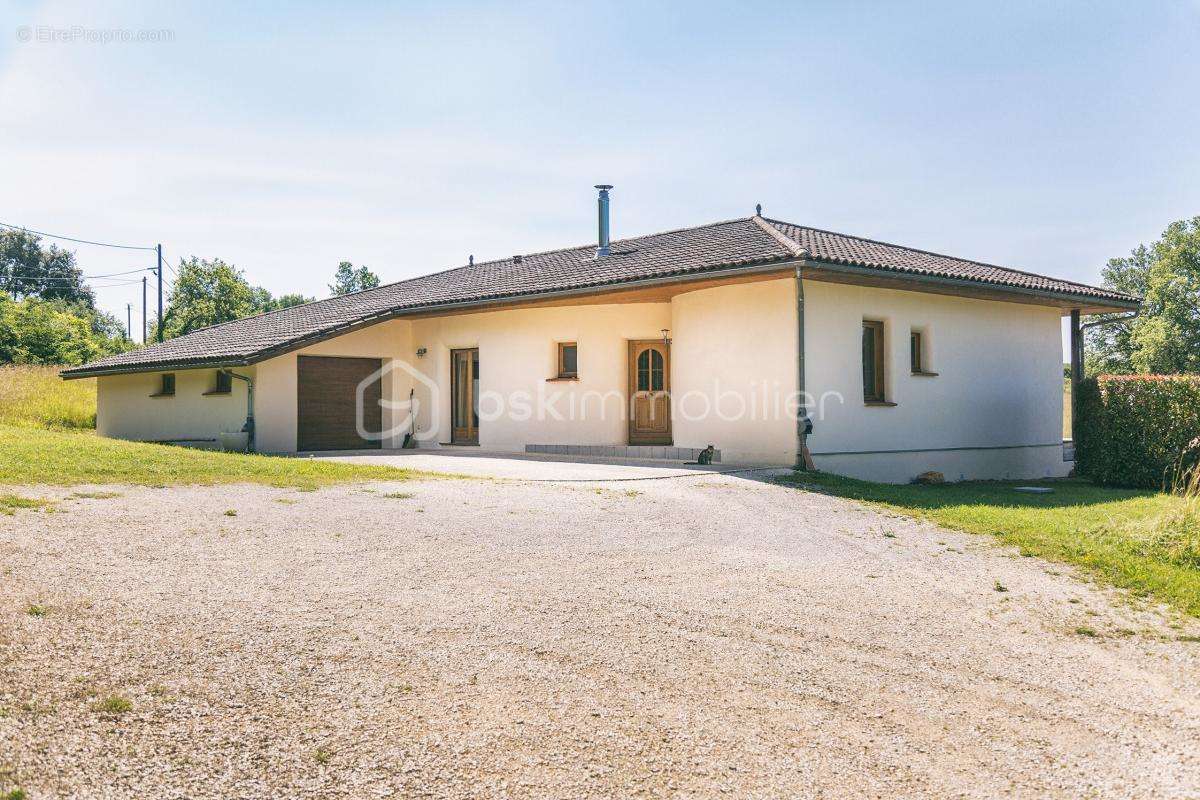 Maison à MAUZAC-ET-GRAND-CASTANG