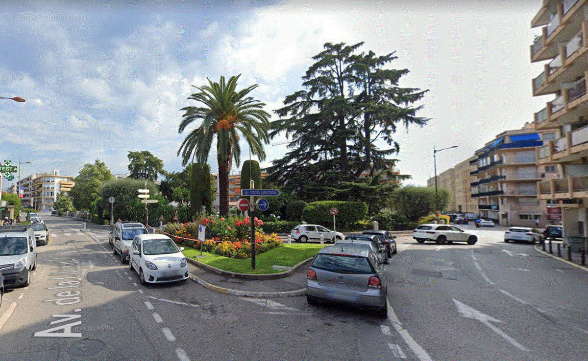 Parking à SAINT-LAURENT-DU-VAR