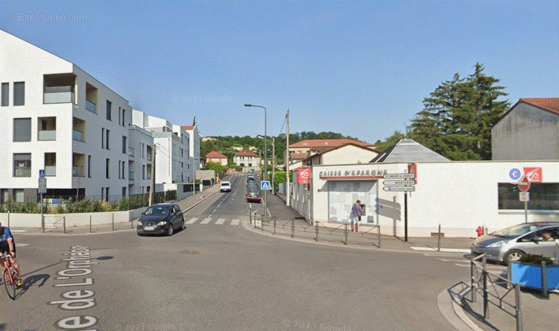 Parking à NEUVILLE-SUR-SAONE