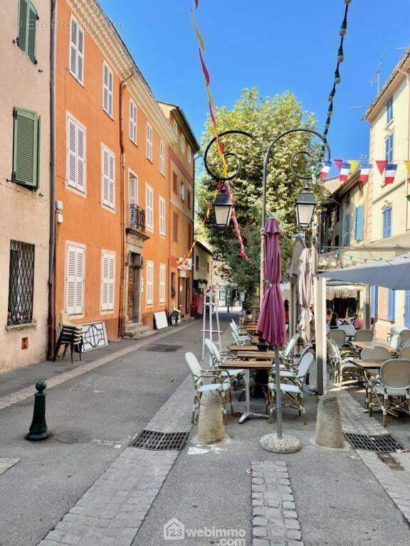 Dans une charmante Maison de Village au centre du Plan de la Tour - Appartement à PLAN-DE-LA-TOUR