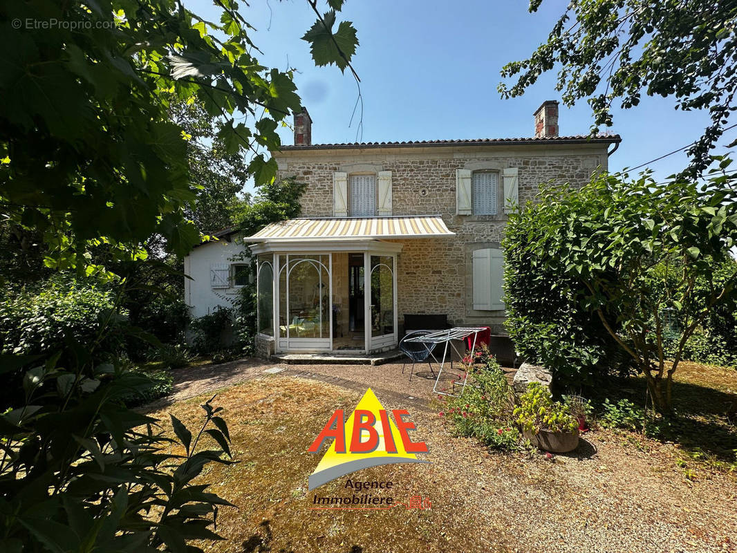 Maison à COULONGES-SUR-L&#039;AUTIZE