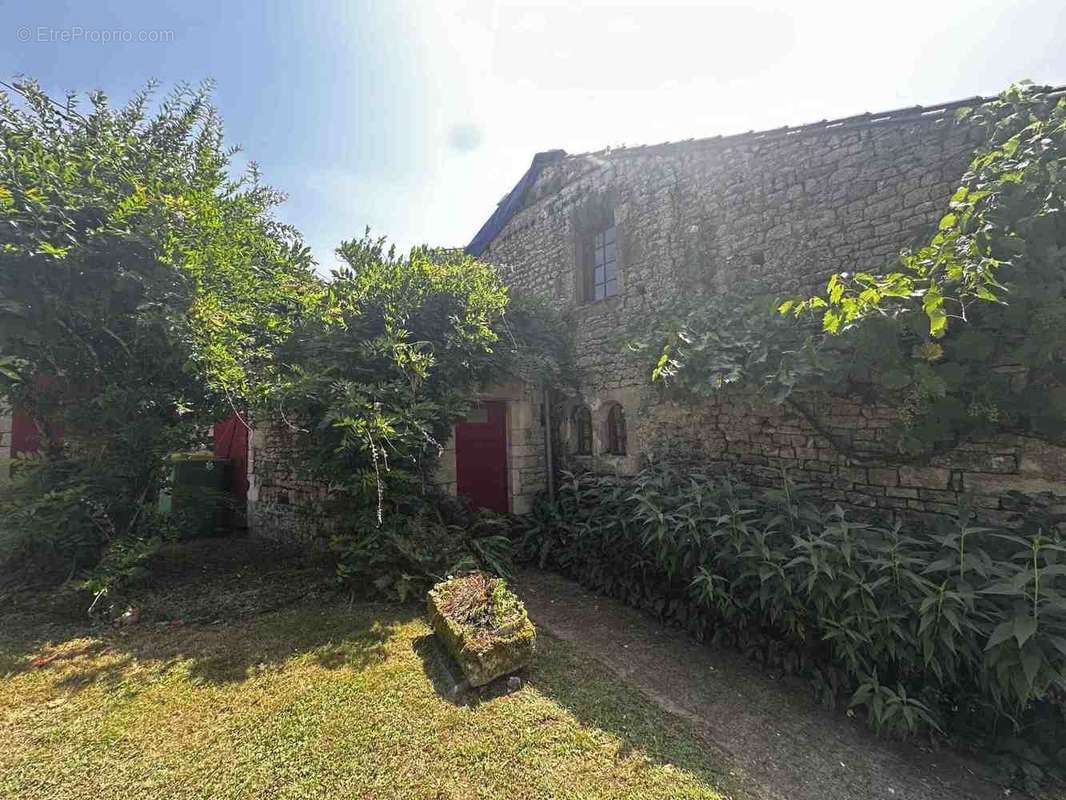 Maison à COULONGES-SUR-L&#039;AUTIZE