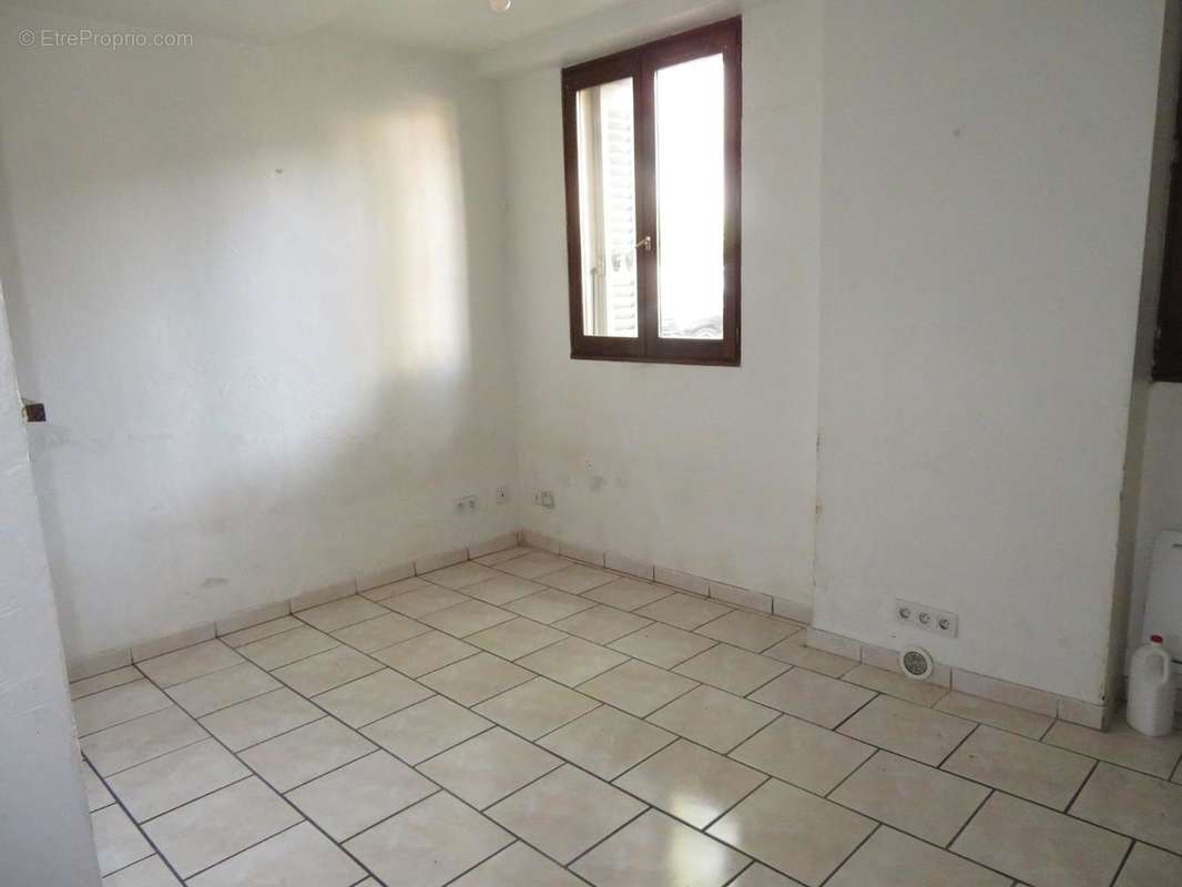   - Appartement à DRAGUIGNAN