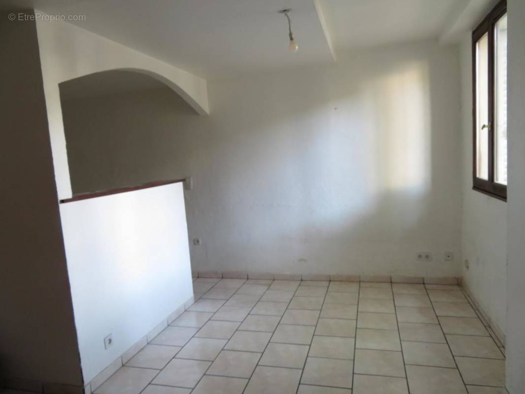   - Appartement à DRAGUIGNAN