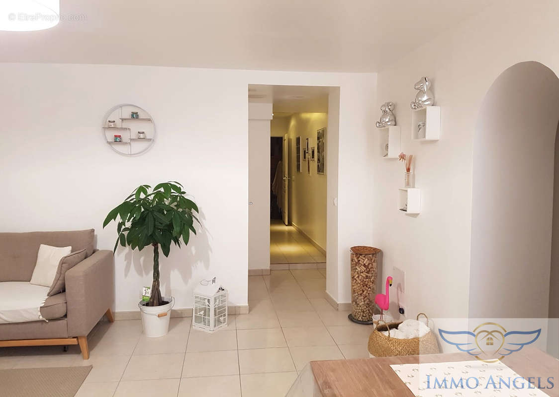 Appartement à MAUGUIO