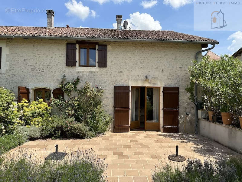 Maison à CHAMPAGNE-ET-FONTAINE