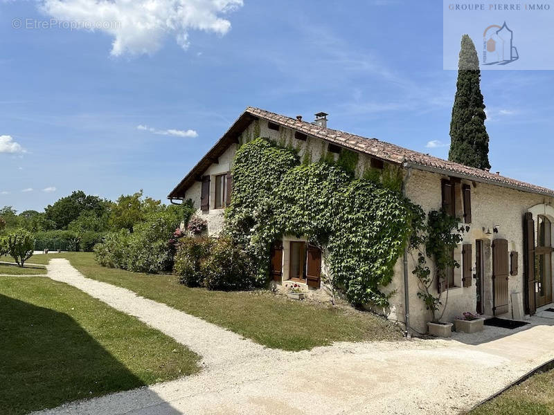 Maison à CHAMPAGNE-ET-FONTAINE